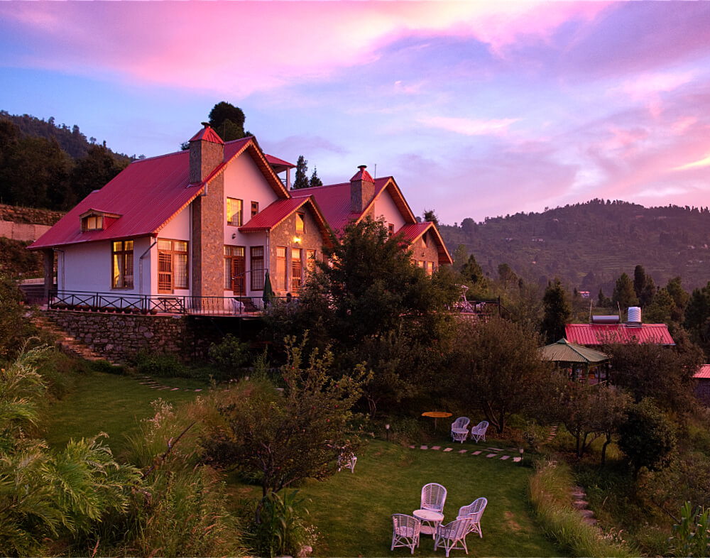 Maini's Hill Cottages in the evening.