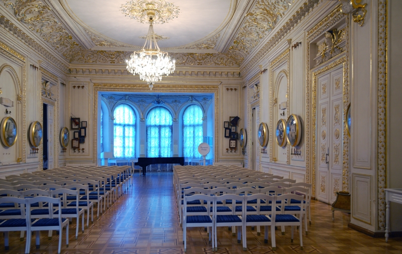 Piano Hall - Cool Light